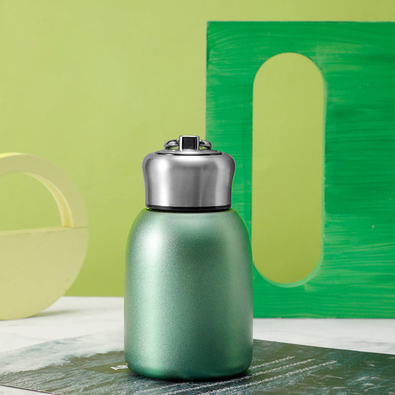 Bottiglia d'Acqua Isolata Elegante e Portatile
