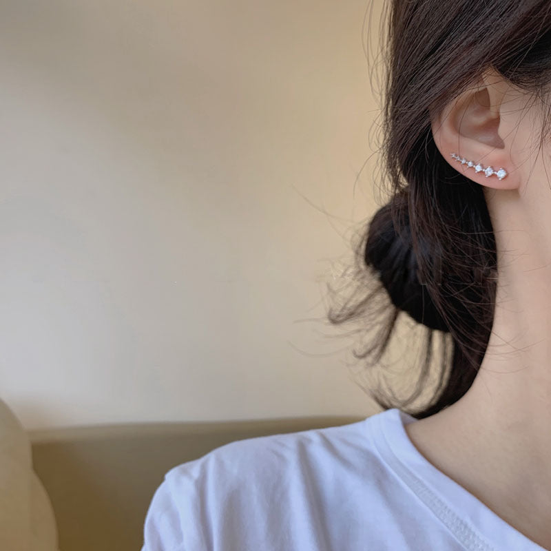 Orecchino con sette stelle e diamanti