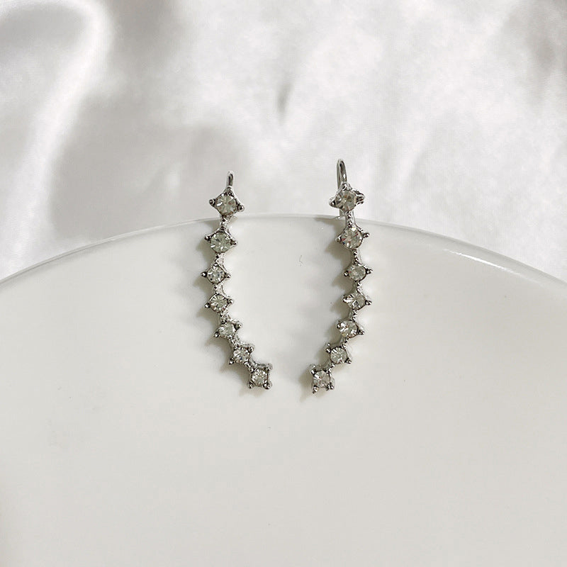 Orecchino con sette stelle e diamanti