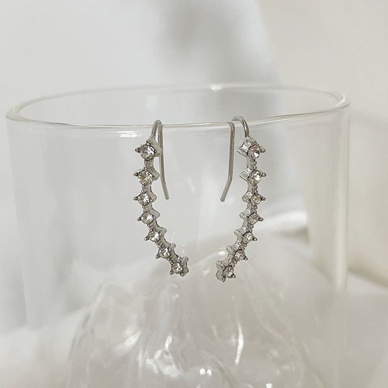 Orecchino con sette stelle e diamanti