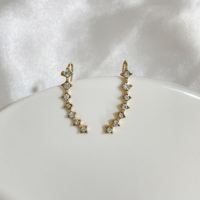 Orecchino con sette stelle e diamanti