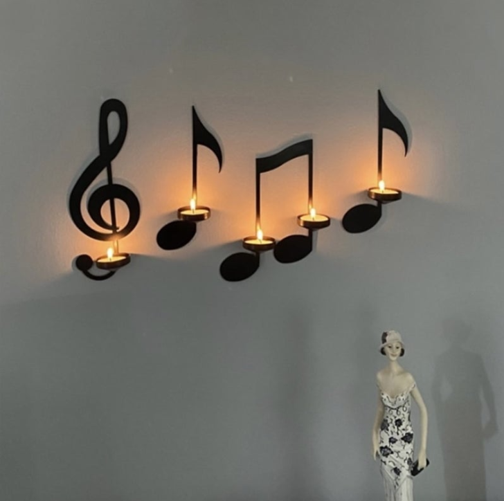 Candelabro con Note Musicali