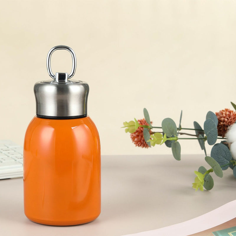 Bottiglia d'Acqua Isolata Elegante e Portatile