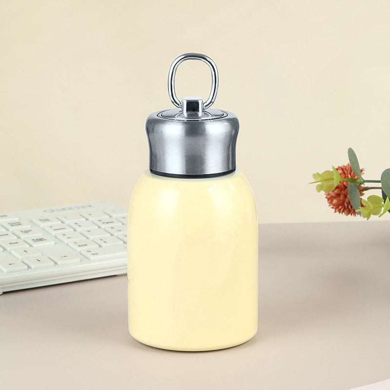Bottiglia d'Acqua Isolata Elegante e Portatile