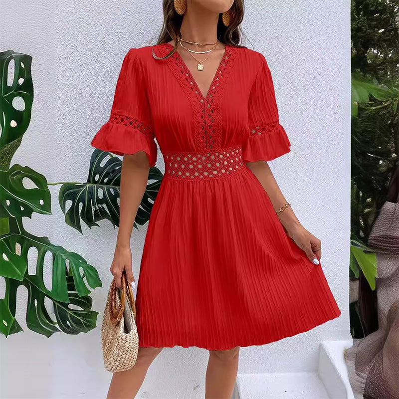 👗 PROMO LIMITÉE -50% ! ✨ Chic V-Neck Dress with Lace Cutout Details – Pleated Skirt, Flutter Sleeves, Breathable Fabric, 5 Colors, Sizes S-XL 🌸